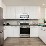 High Rise 3 Bedroom Sleeps 9 Walk To Cripto Arena In 20 Minutes