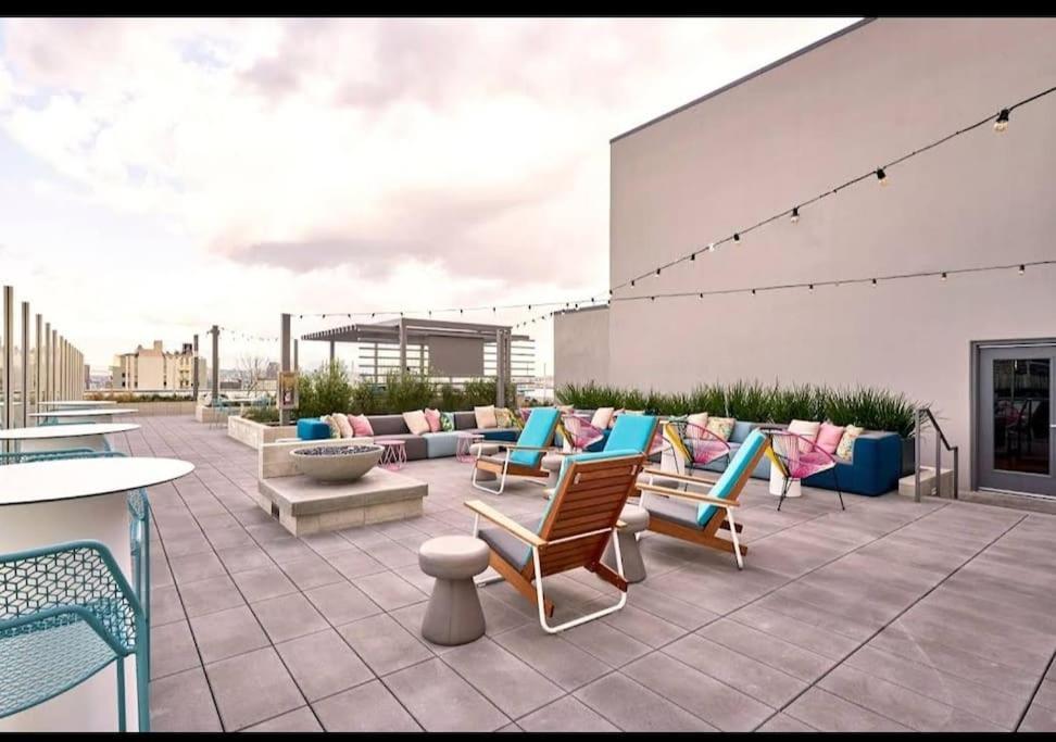 High Rise 3 Bedroom Sleeps 9 Walk To Cripto Arena In 20 Minutes Apartamento