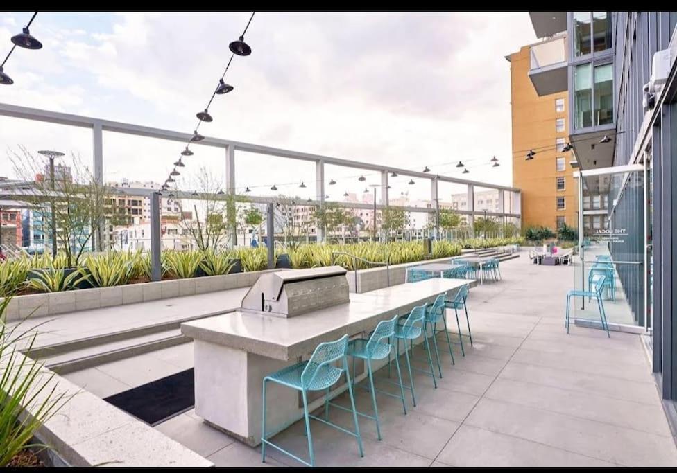 High Rise 3 Bedroom Sleeps 9 Walk To Cripto Arena In 20 Minutes